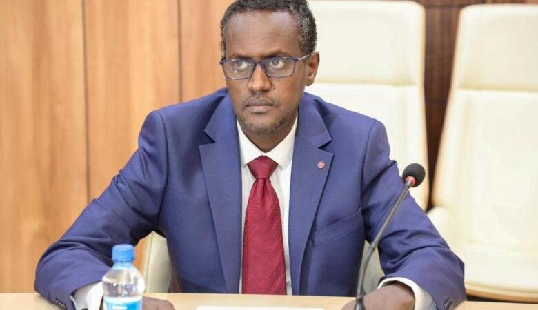 لجنة الانتخابات الفيدرالية الصومالية تسحب الثقة عن رئيسها بسبب تقصيره