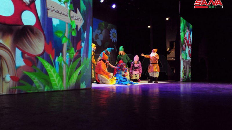 أطفال سورية يبدؤون عطلتهم الانتصافية مع افتتاح مهرجان مسرح الطفل