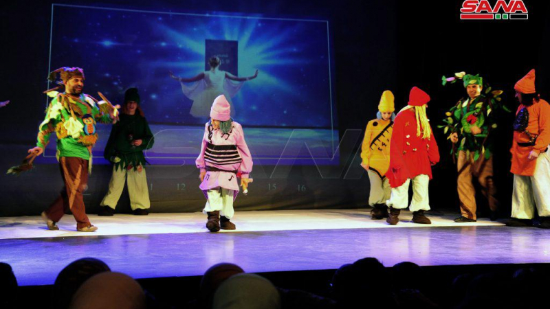 أطفال سورية يبدؤون عطلتهم الانتصافية مع افتتاح مهرجان مسرح الطفل