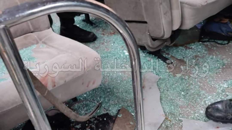 إصابة عشرات العناصر من حفظ الأمن والنظام جراء انفجار عبوة ناسفة على اوتستراد درعا - دمشق (صور)