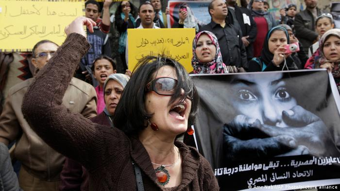 تزايدت في الآونة الأخيرة الحركات والمنظمات النسوية للدفاع عن حقوق المرأة في مصر
