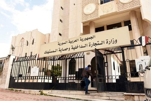 شمرا أخبار - معاون وزير التجارة: مخزون المواد الموجودة في المستودعات يكفي  لأشهر، وبالتالي هناك استقرار بالأسعار