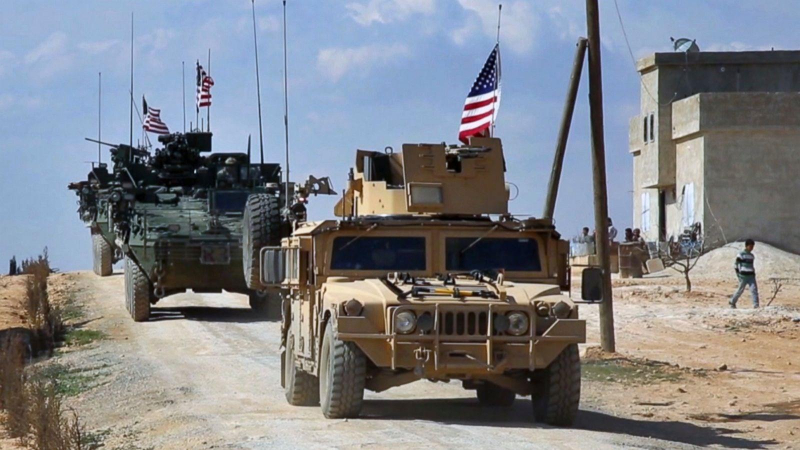 القوات الأميركية تنقل آليات عليها آثار انفجار من سوريا إلى العراق