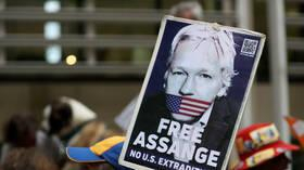 نقابات صحفية كبرى تدعو إلى إطلاق سراح جوليان أسانج