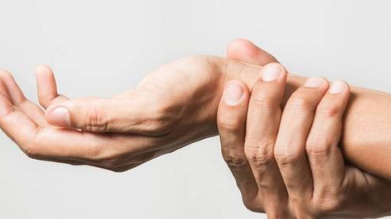 متلازمة اليد الغريبة تُصيب أحد الأطراف