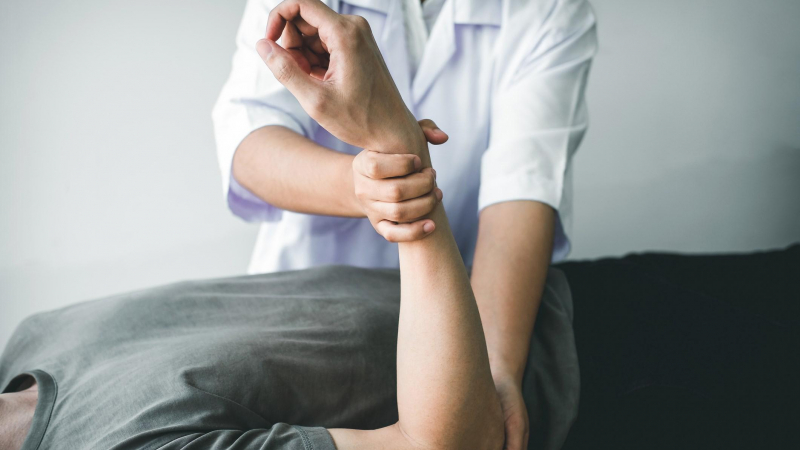 متلازمة اليد الغريبة علاجها يؤدي إلى غدارة الأعراض