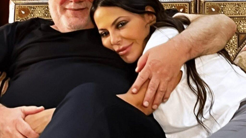 ليليا الأطرش بظهور نادر مع والدها.. وهكذا علقت