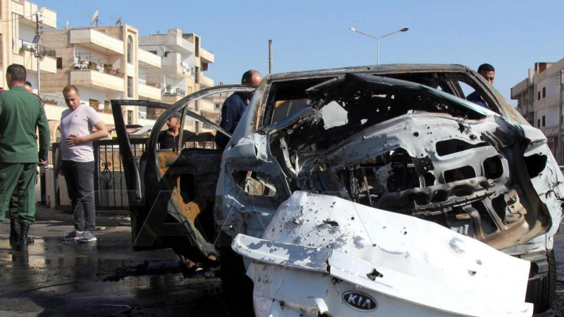 انفجار عبوة ناسفة بسيارة مدنية عند مدخل مدينة درعا والأضرار مادية