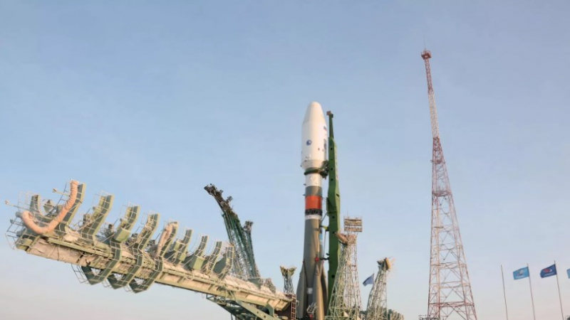 قمر اصطناعي إيراني محمولاً بصاروخ روسي من طراز 