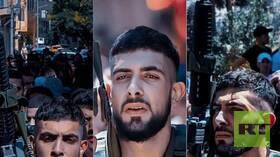 "أم  الشهيد البطل"..صورة والدة الشاب إبراهيم النابلسي تحمل نعشه وهي مبتسمة تثير تفاعلا (صورة)