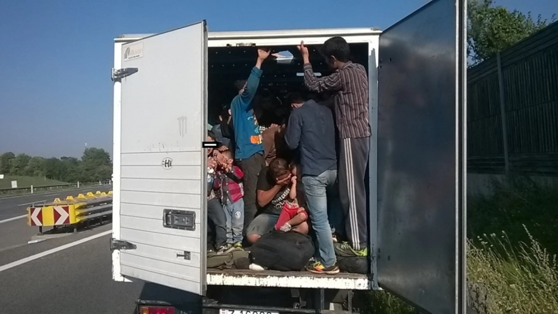 مقتل 3 مهاجرين بعد مطاردة الشرطة النمساوية لشاحنة تقلهم