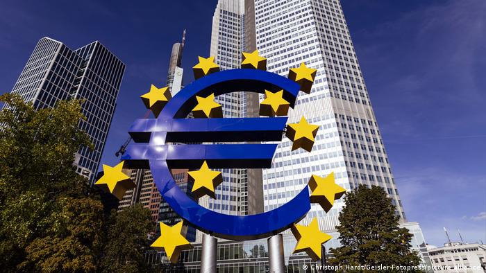 المركزي الأوروبي يرفع سعر الفائدة بأكبر نسبة في تاريخه لمواجهة تضخم يتوقع استمراره طويلاً