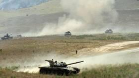 وزيرا دفاع روسيا وأرمينيا يناقشان الوضع على الحدود مع أذربيجان