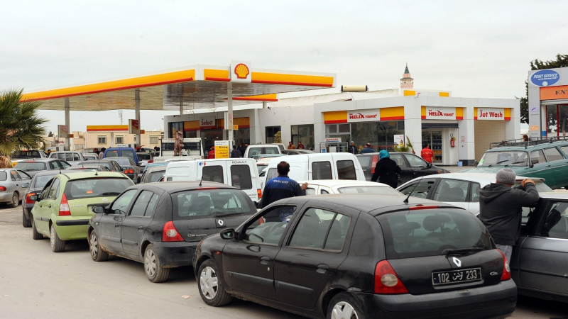 تونس ترفع أسعار الوقود وغاز الطهي في إطار خطة لخفض دعم الطاقة