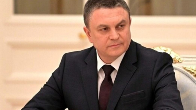 رئيس جمهورية لوغانسك يوقع قانونا بشأن الاستفتاء على انضمام بلاده إلى روسيا