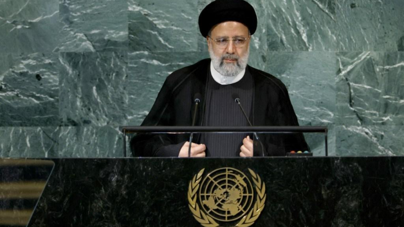 الرئيس الإيراني ابراهيم رئيسي في الجمعية العامة للأمم المتحدة في نيويورك (أ ف ب)