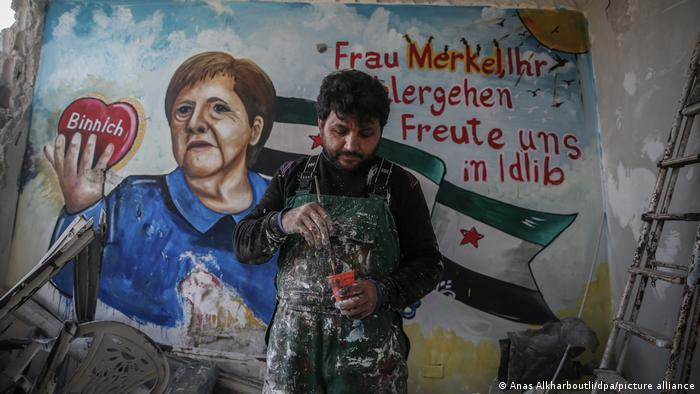  للتعبير عن الشكر لاستقبالها لاجئين سوريين، جدارية في إدلب تعبر عن الفرح بتغلب المستشارة السابقة على فيروس كورونا 