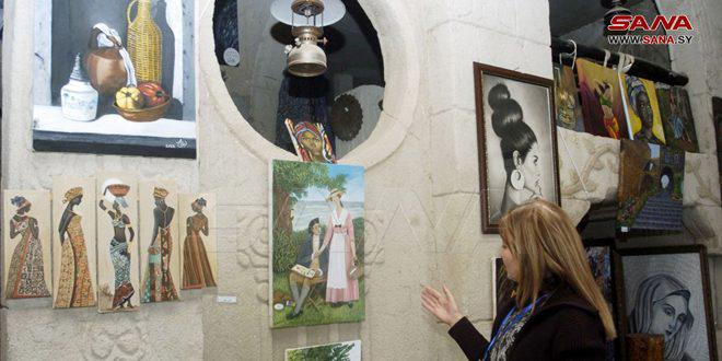 لوحات ومنحوتات في معرض ضمن متحف غازي حمزة في السويداء