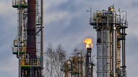 التشيك تواصل استلام النفط الروسي عبر 