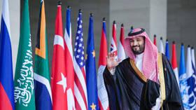 الأمير محمد بن سلمان يعلن تطوير أولى الوجهات البحرية الفاخرة في نيوم