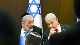إسرائيل: المدعية العامة تبلغ نتنياهو بضرورة إقالة حليف رئيسي له