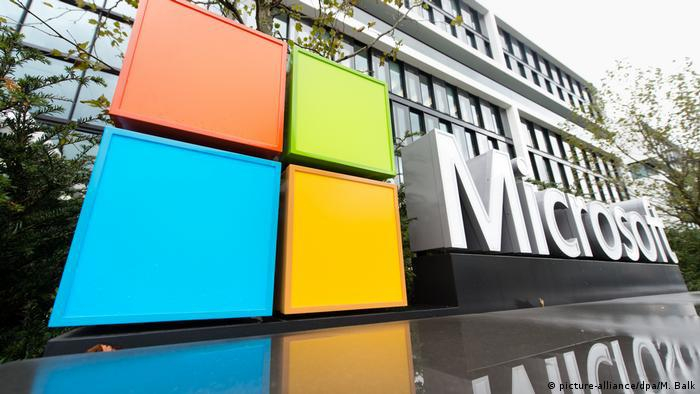 شعار شركة مايكروسوفت في وسط مدينة ميونيخ