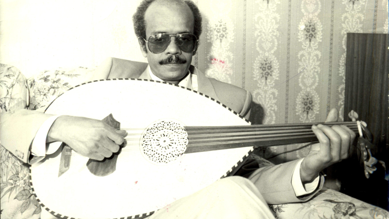 طلال مداح في أواخر التسعينات (اندبندنت عربية)