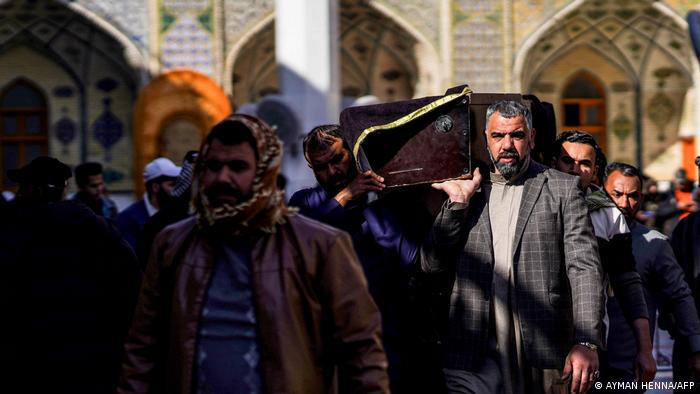 يرجّح مؤرخون بأن أكثر من ستة ملايين شخص يرقدون في المقبرة، غالبيتهم الساحقة من العراقيين، إلى جانب أجانب من الإيرانيين والباكستانيين من الطائفة الشيعية وغيرهم