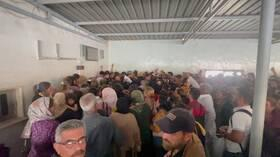 ازدحام الآلاف في معبر 