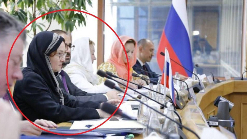 رئيسة المركزي الروسي تظهر بالحجاب في إيران (صورة)