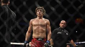 المقاتل الروسي كوبيلوف يتحدى بطل العالم الأمريكي ستريكلاند (فيديو)