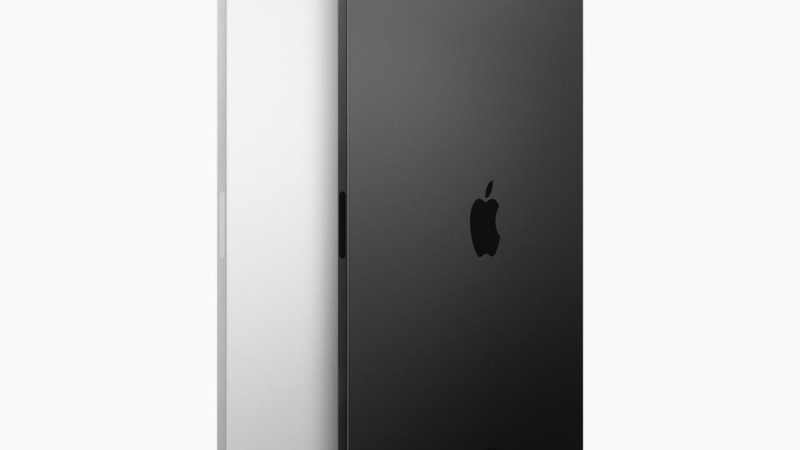 Apple-M4-chip-iPad-Pro-silver-and-space-black-240507_inline.jpg.large_2x.jpg