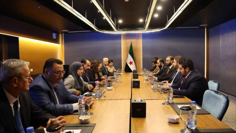 تعثّر مفاوضات قسد- دمشق .. الإدارة الذاتية ترفض حلّ مؤسساتها