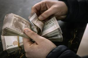 تحسن ملحوظ لليرة السورية اليوم... الدولار يسجل 10200 ليرة سورية