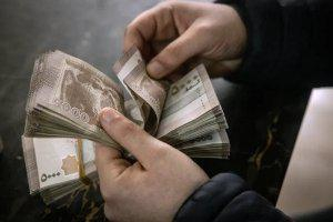تراجع طفيف بأسعار الليرة السورية أمام الدولار....إليكم التفاصيل من بزنس2بزنس