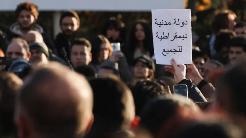 دراسة: السوريون لا يعتبرون البيئة آمنة بغياب العنف فقط .. بل بصون الكرامة الإنسانية