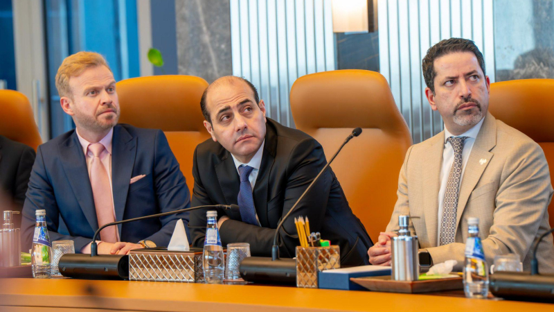 حازم الشرع: الرواتب في سوريا بين 450 و1600 دولار .. هل يتقاضى الموظف هذه المبالغ؟