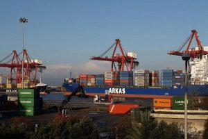 سوريا تعدّل رسوم مناولة الحاويات وتسمح بإدخال السيارات من المناطق الحرة