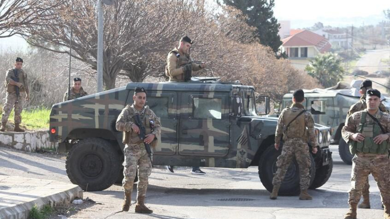 أكثر من 200 ضابط .. سوريا تسعى وراء مسؤولي نظام الأسد في لبنان