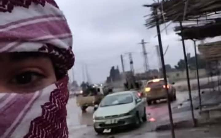 انسحاب ناشط ملثم من التغطية بعد سلسلة مكالمات “تعى عالبيت”