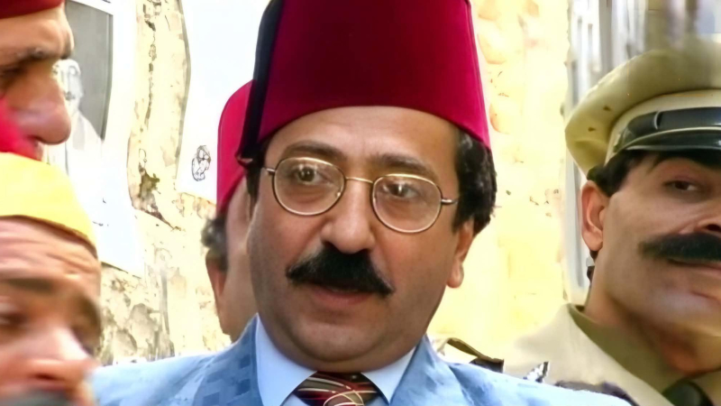 من أمير حرب إلى قامة وطنية .. كيف تسرق أهل بلدك وتتبرّع لهم بأملاكهم؟