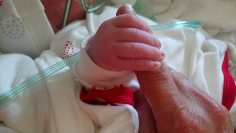 رعاية الأطفال المرضى: مسؤولية لا تعترف بها القوانين ولا الشريك أحياناً