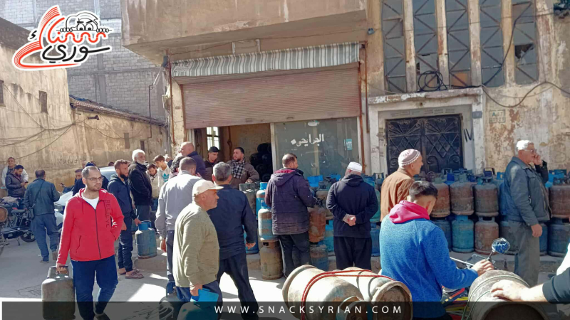 بمواجهة أزمة المحروقات .. تفريغ 4 نواقل غاز وبدء نقل النفط الخام من الحسكة إلى بانياس