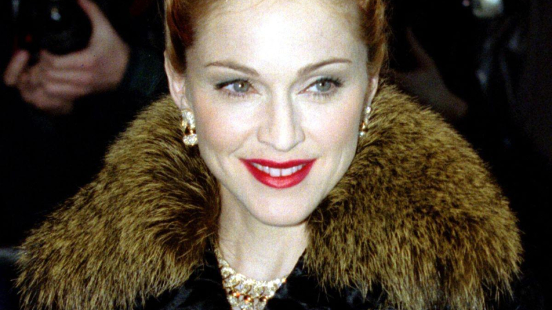 1996-12-19T120000Z_1710231777_PBEAHUMYTAU_RTRMADP_3_MADONNA.JPG