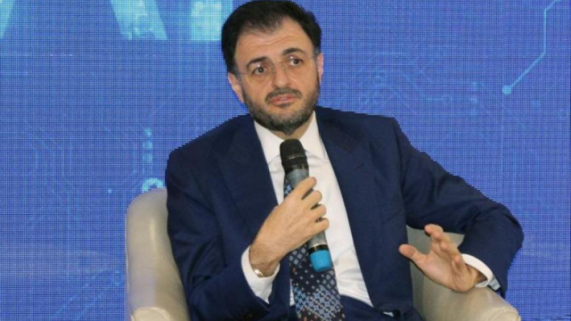 وزير الاتصالات يعلن عن خطة لتنظيم عمل وسائل التواصل للحدّ من مخاطرها