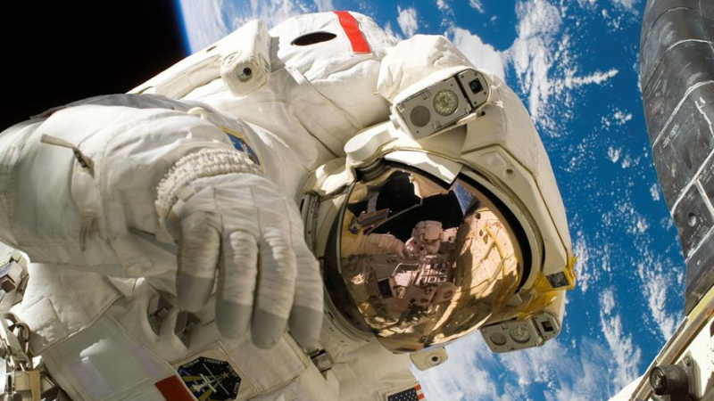 wikiimages-astronaut-11080.jpg