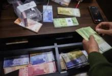 رغم تغير الأنظمة .. المركزي يحافظ على ثوابته ويمنع تسليم الحوالات بالدولار
