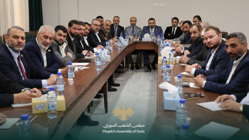 اللجنة العليا تلتقي أعضاء البرلمان بغياب النساء .. وتناقش نظام المجلس قبل انعقاده