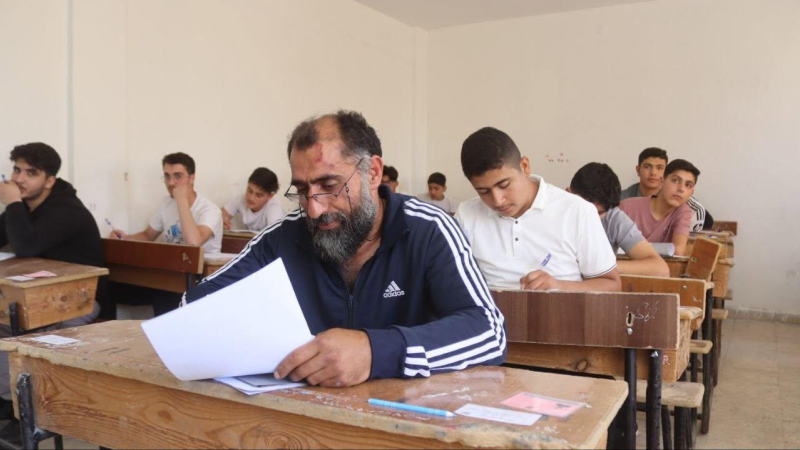 طلاب يشتكون حالات الغش .. عسكريون يستعملون هواتفهم في امتحانات التاسع