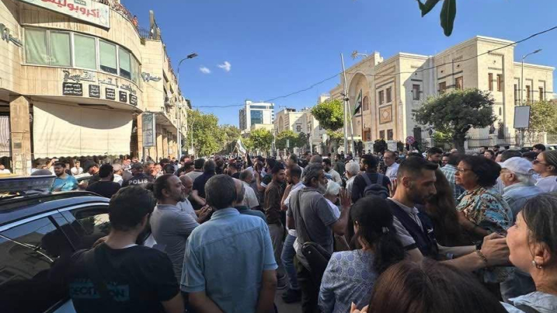 بعد ساعة واحدة .. تجمّع 17 نيسان يعلن تنفيذ اعتصام قانون وكرامة بنجاح